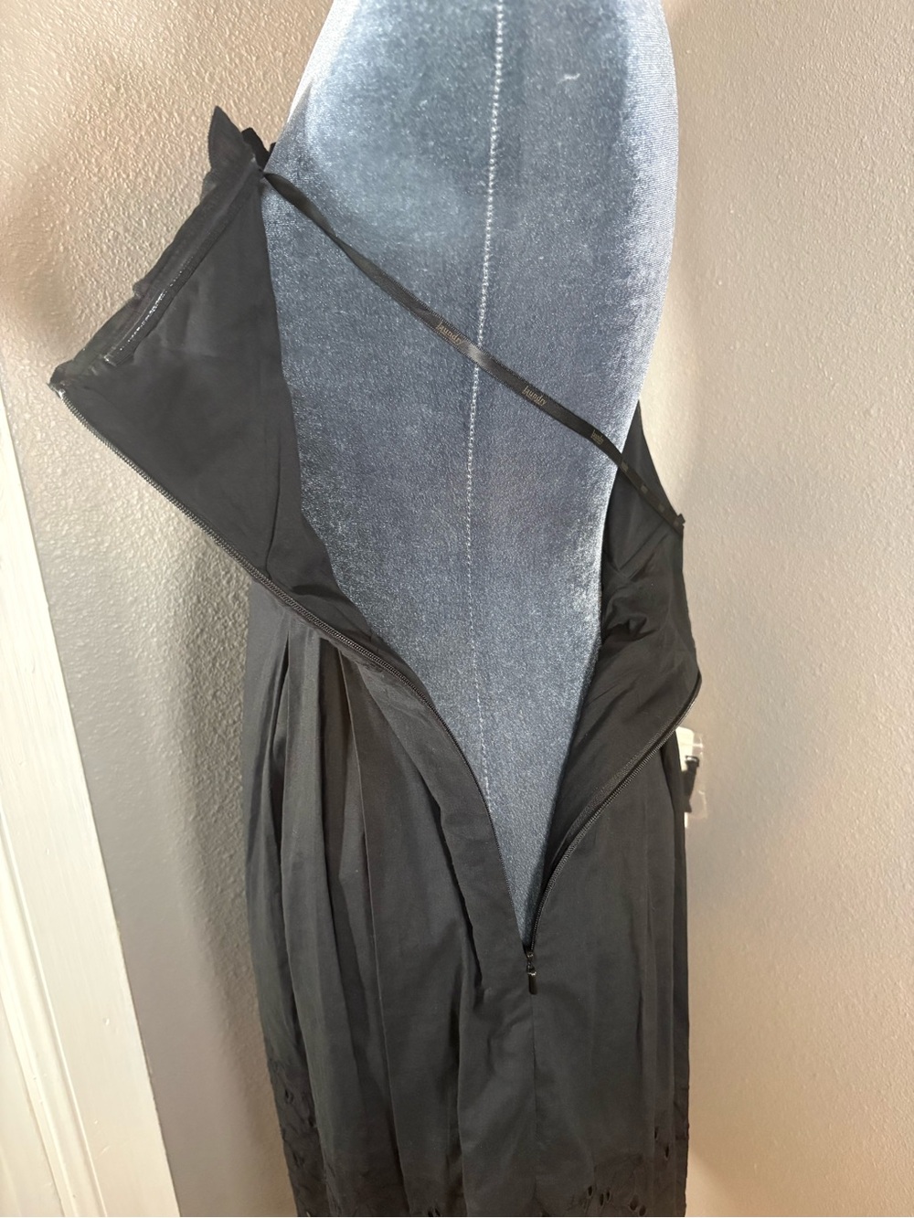 NWT Laundry Strapless Black Eyelet Dress Size 6 - Picture 7 of 11